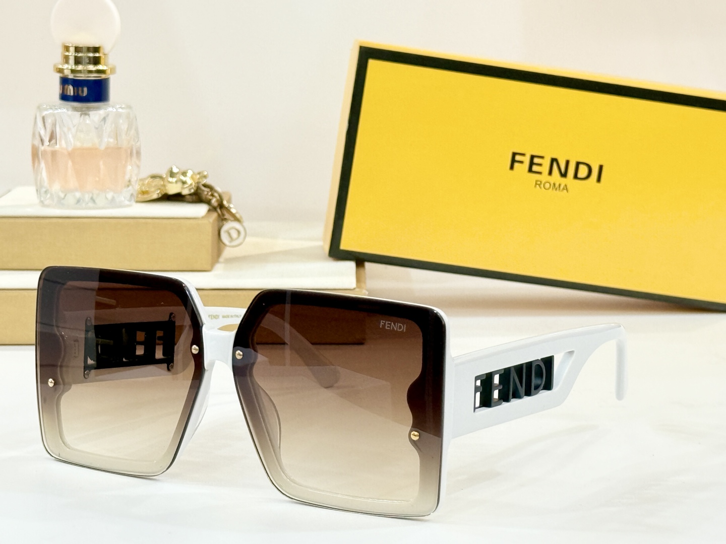  FENDI
MOD：807/9O
Size：69口10 145
