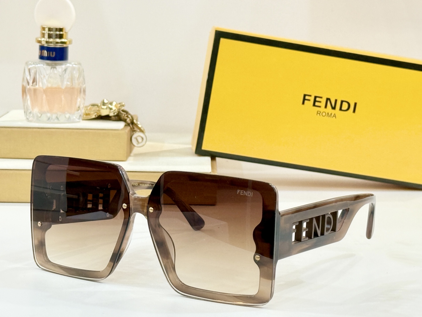  FENDI
MOD：807/9O
Size：69口10 145
