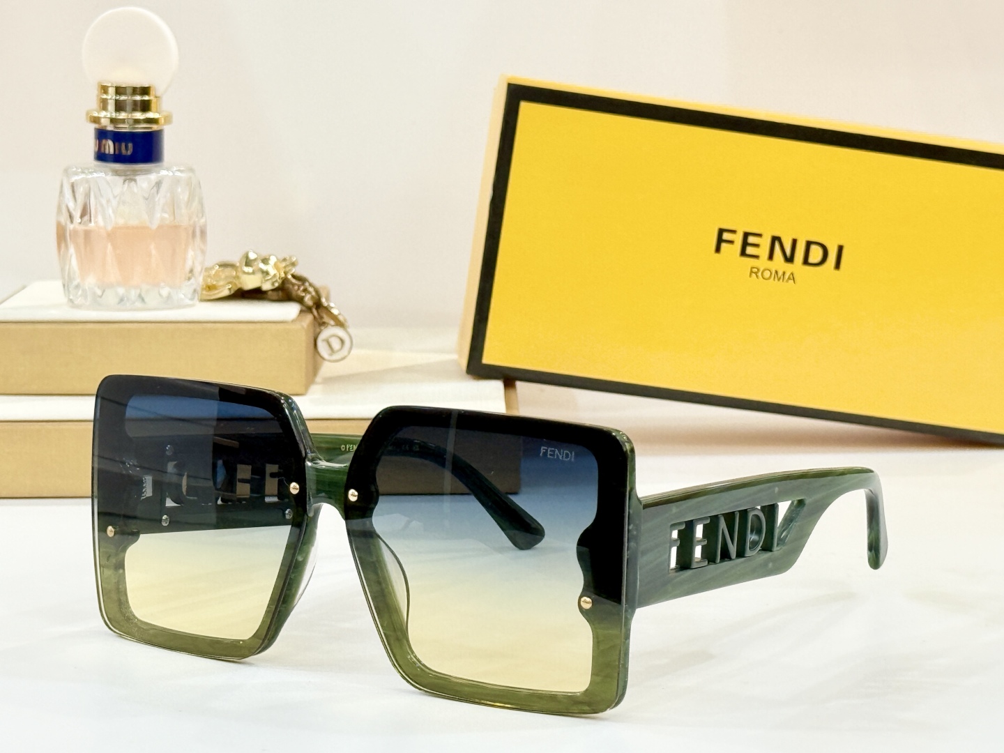  FENDI
MOD：807/9O
Size：69口10 145
