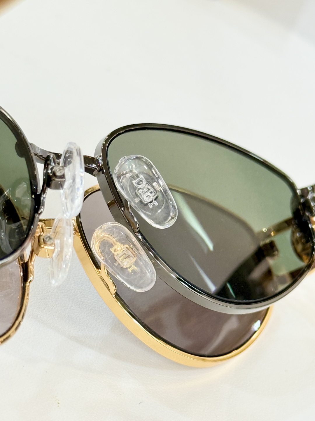  CHRISTIAN DIOR
MOD：2923 10A0
Size：56口18 142

