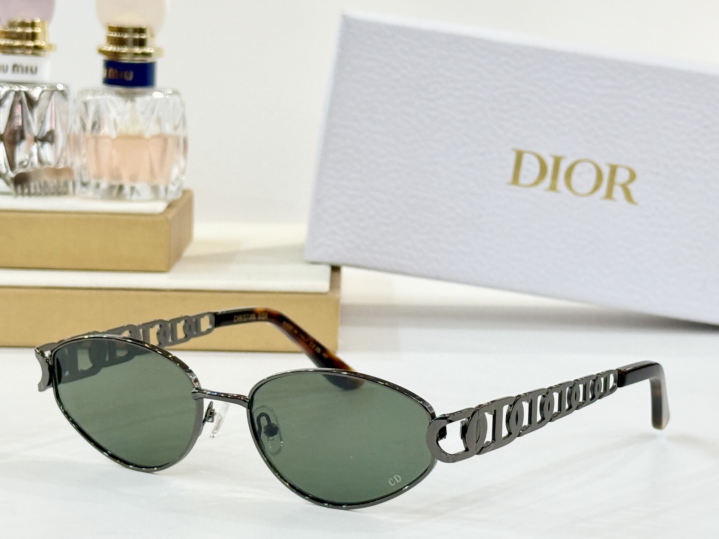  CHRISTIAN DIOR
MOD：2923 10A0
Size：56口18 142
