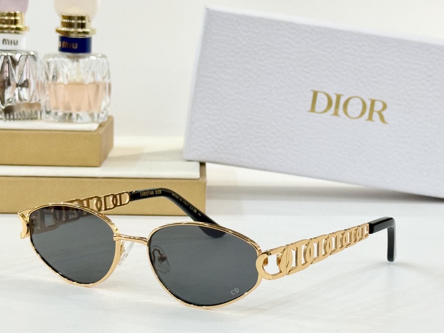  CHRISTIAN DIOR
MOD：2923 10A0
Size：56口18 142
