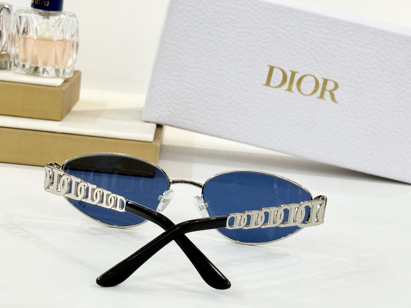  CHRISTIAN DIOR
MOD：2923 10A0
Size：56口18 142
