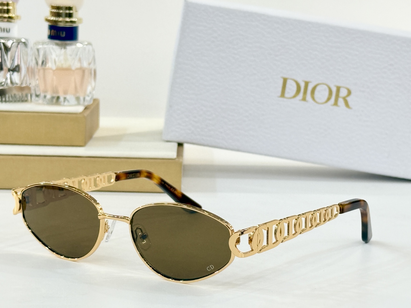  CHRISTIAN DIOR
MOD：2923 10A0
Size：56口18 142
