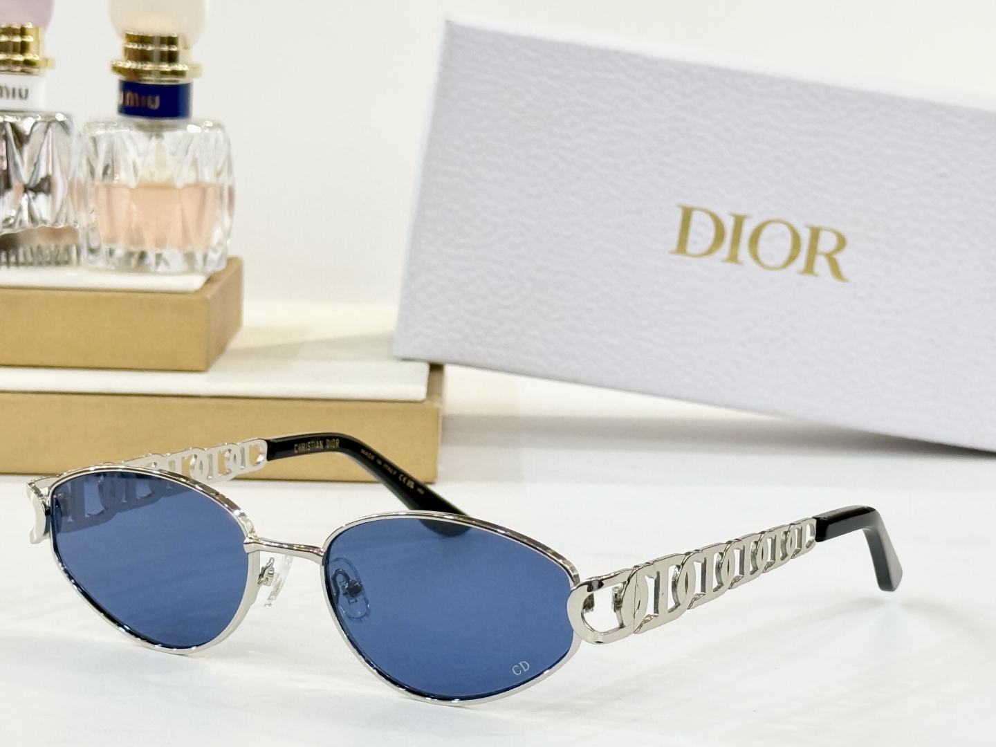  CHRISTIAN DIOR
MOD：2923 10A0
Size：56口18 142
