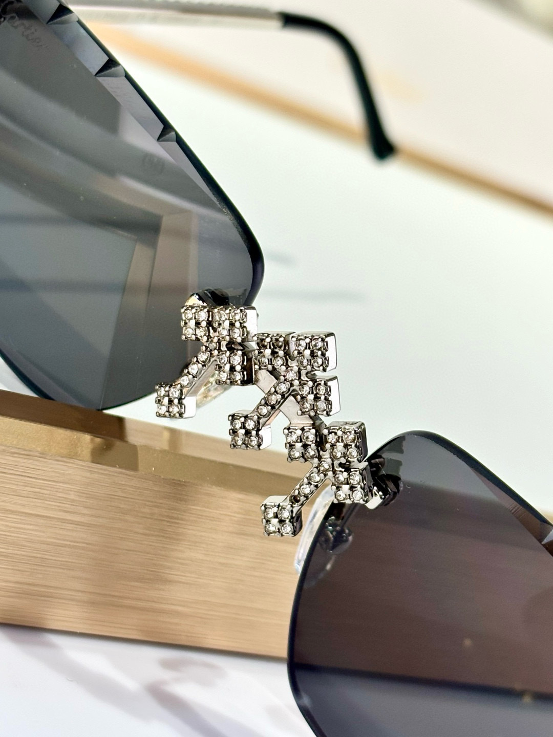  CARTIER Diamond
Mod：CT0661S
Size：56-21-145
钻logo
实物