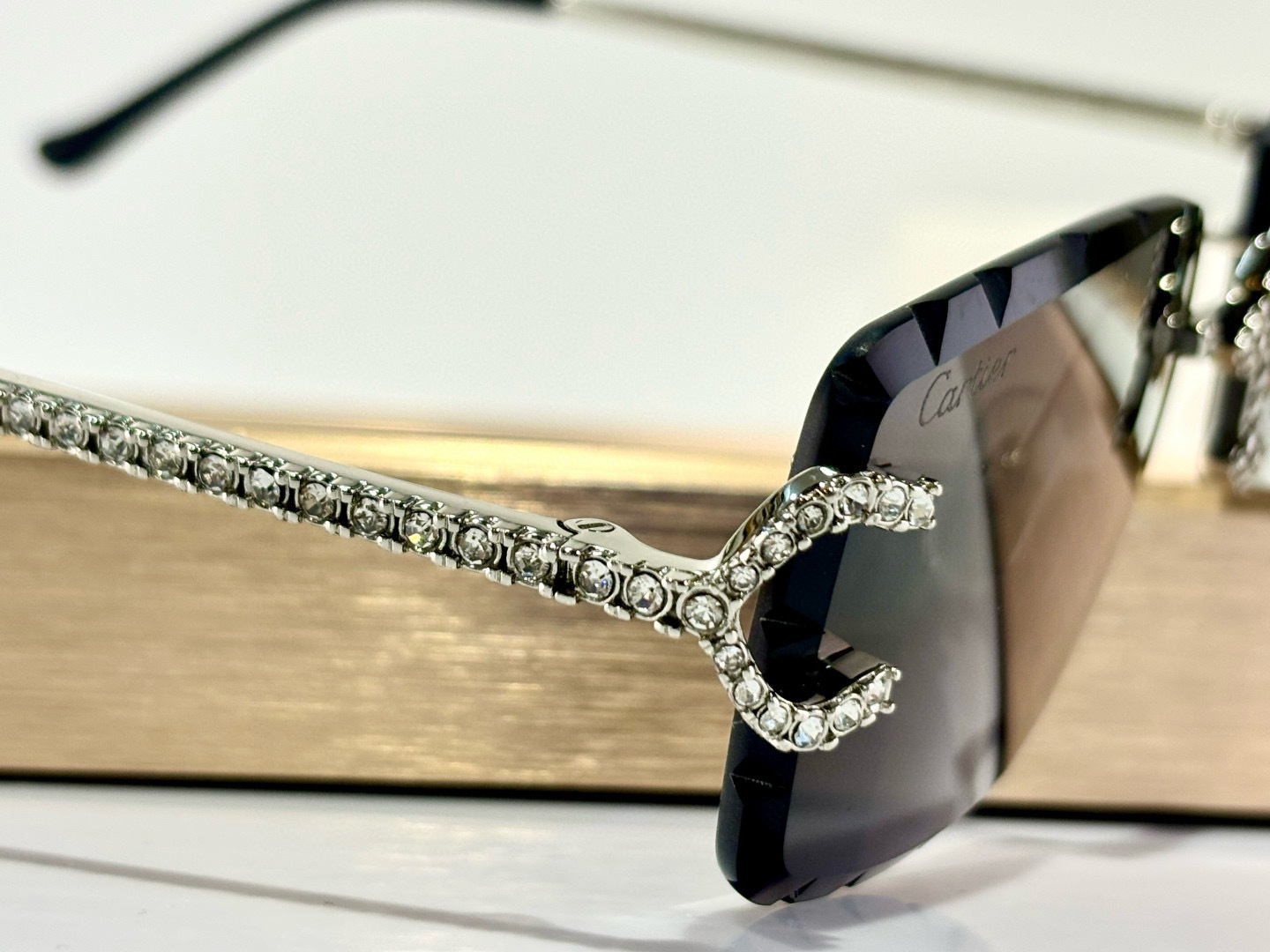  CARTIER Diamond
Mod：CT0661S
Size：56-21-145
钻logo
实物