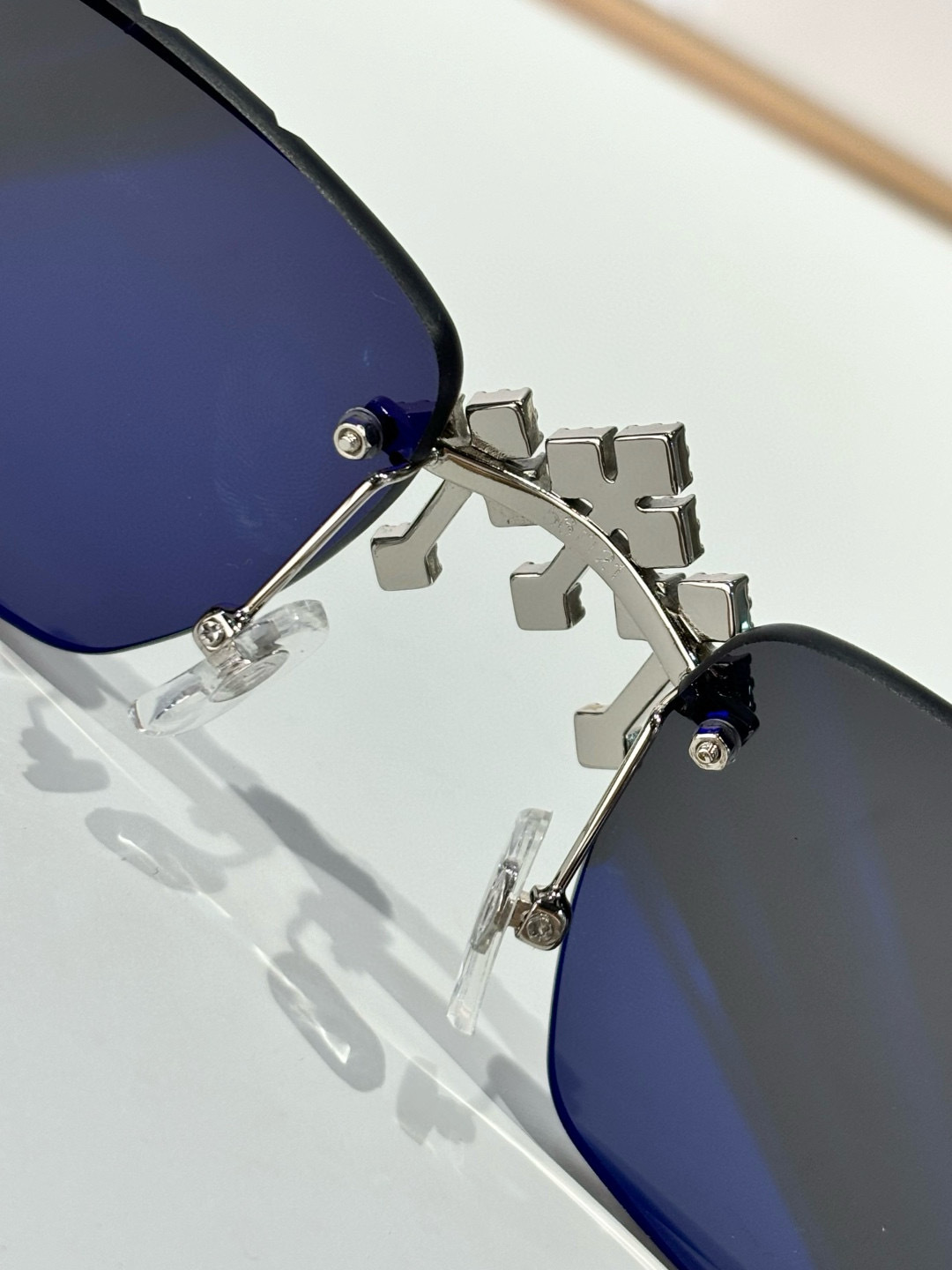  CARTIER Diamond
Mod：CT0661S
Size：56-21-145
钻logo
实物