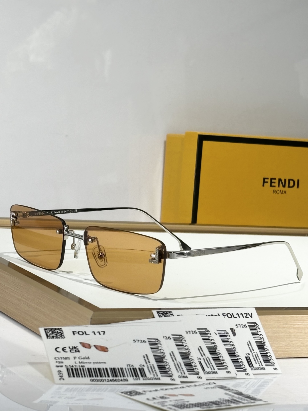 FFENDI* 
Photo chromic lenes 
Mod：FE4172US
里外双F，OBE定