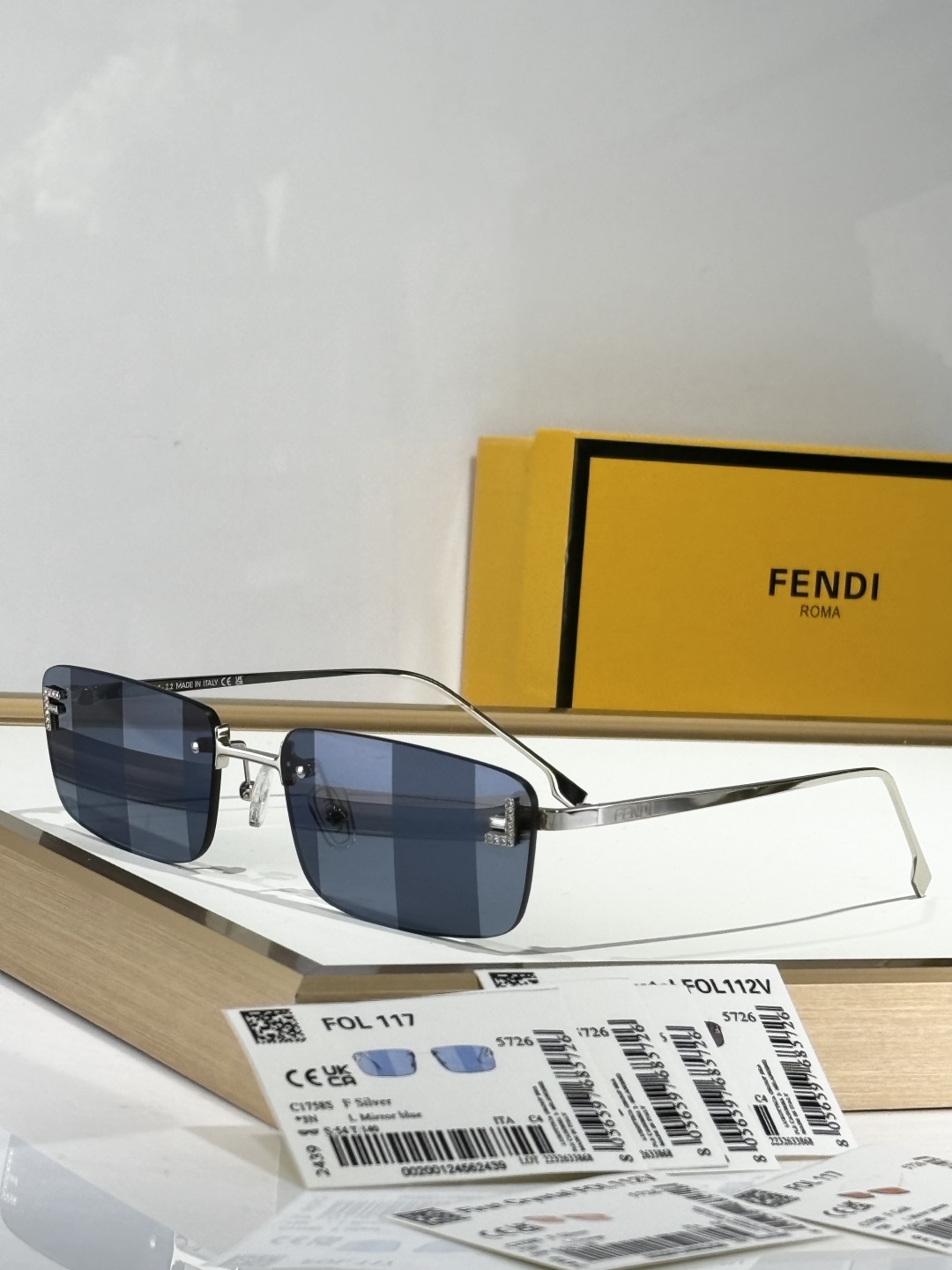 FFENDI* 
Photo chromic lenes 
Mod：FE4172US
里外双F，OBE定