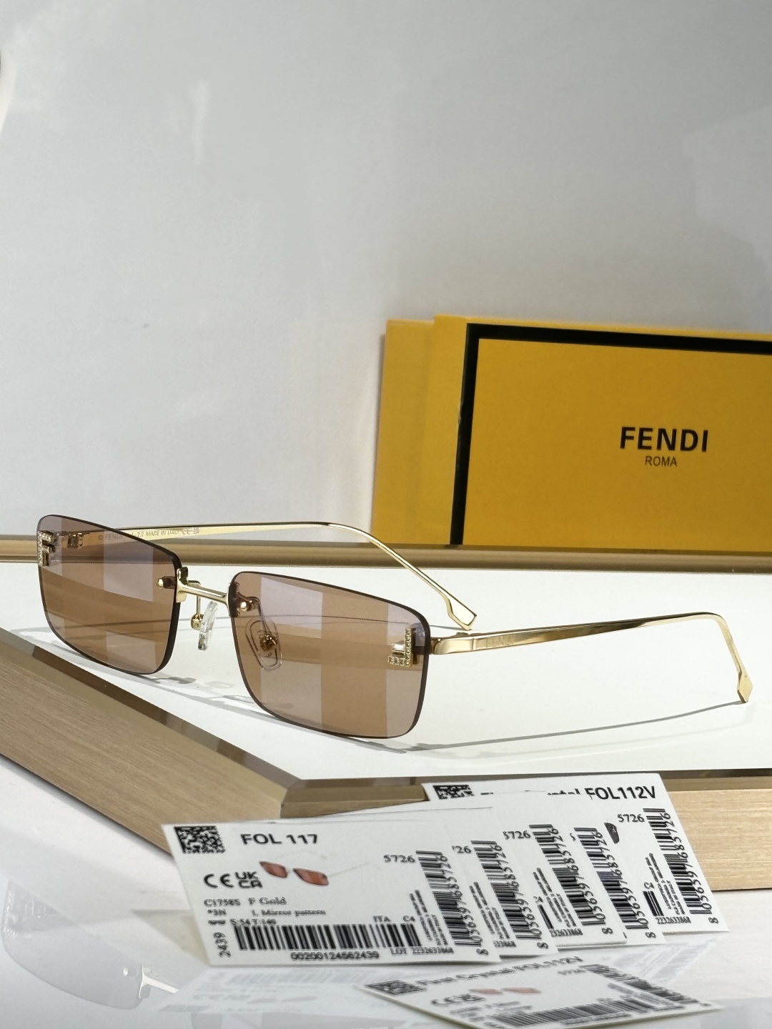 FFENDI* 
Photo chromic lenes 
Mod：FE4172US
里外双F，OBE定