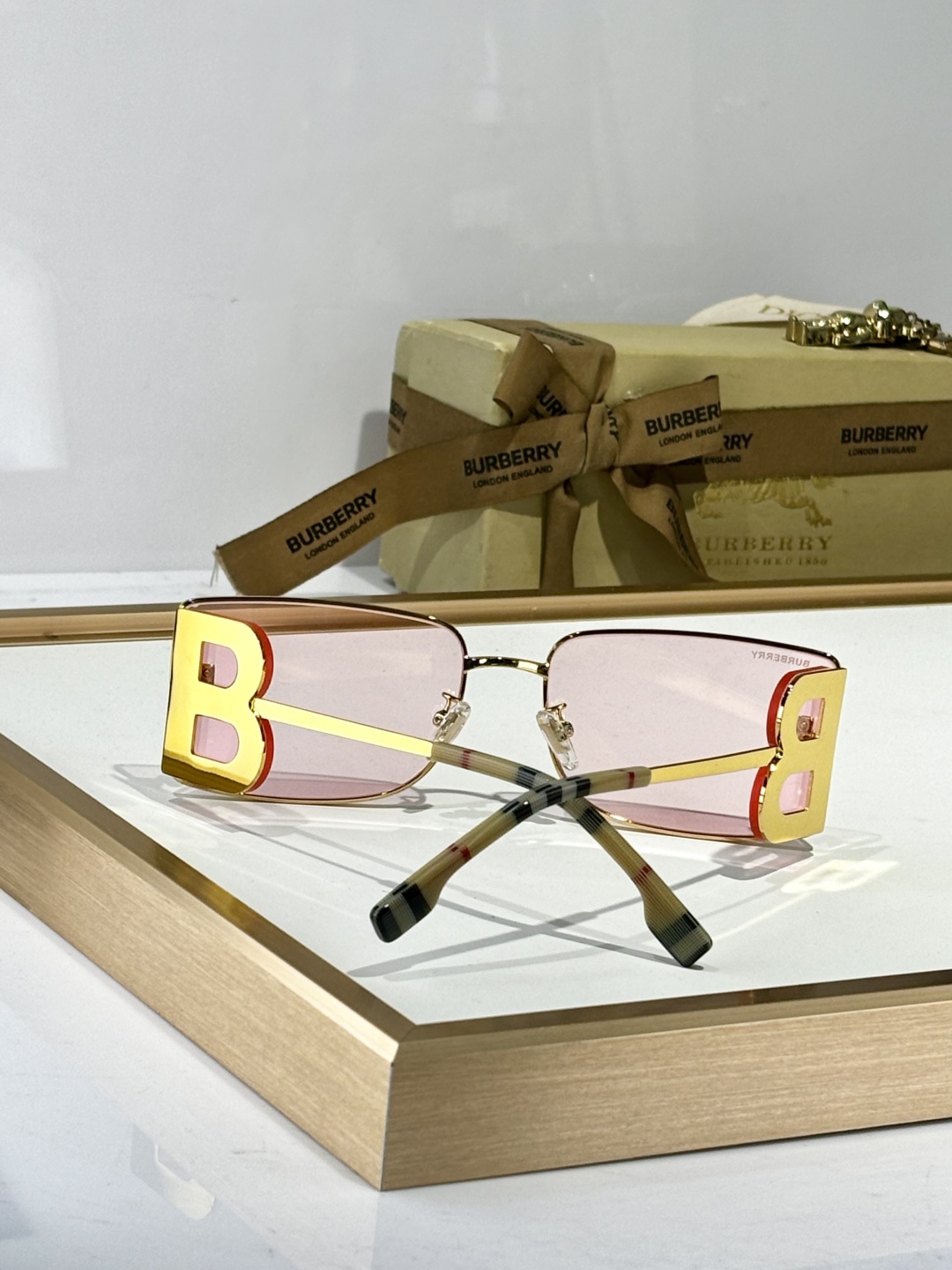 BURBERR*
MODEL：BE3110
SIZE：61口17-145
