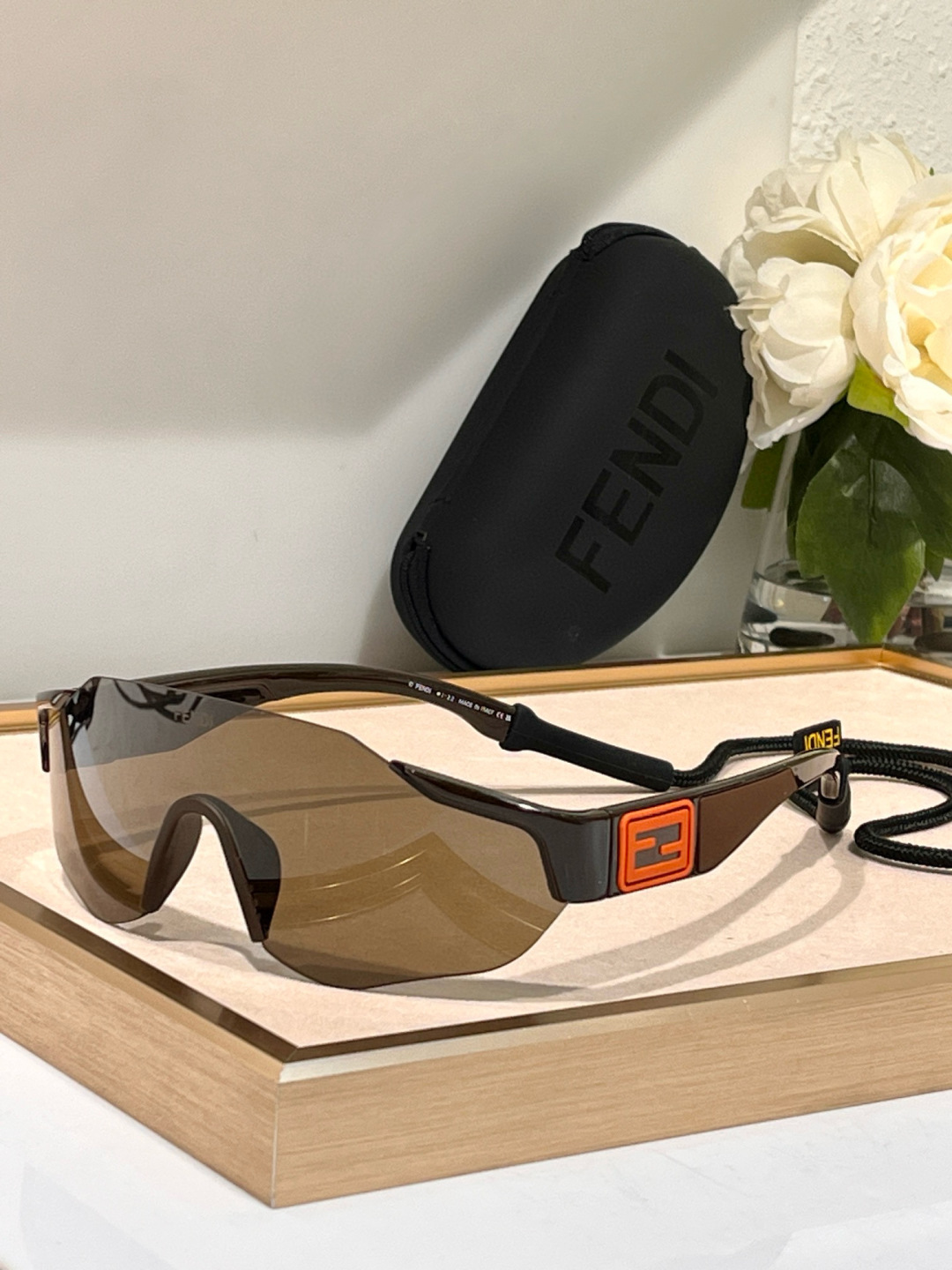  FENDI 运动镜
FF40088U
SIZE145-135*
配送包装➕运动绳
