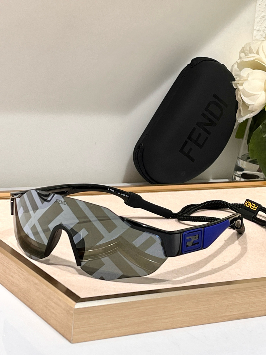  FENDI 运动镜
FF40088U
SIZE145-135*
配送包装➕运动绳
