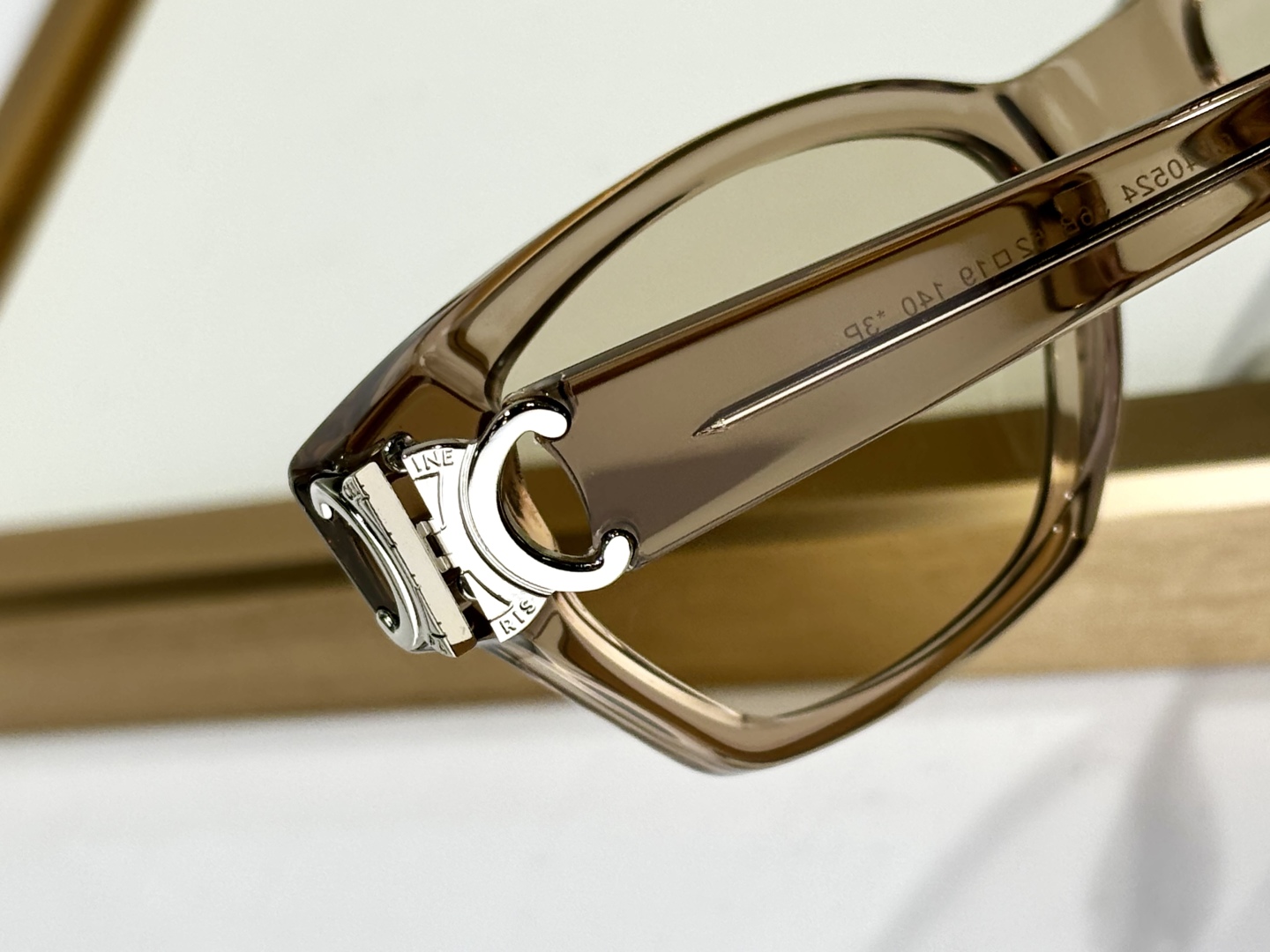  CELIN*
凯旋门logo
MOD：CL40524
Size：52口19-140 
