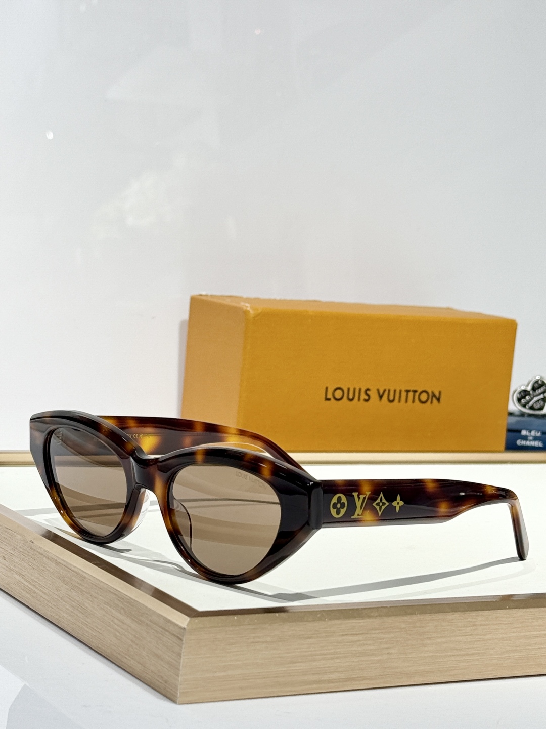  LOUIS VUITTO*
MODEL：Z2680U
SIZE54口19-150

