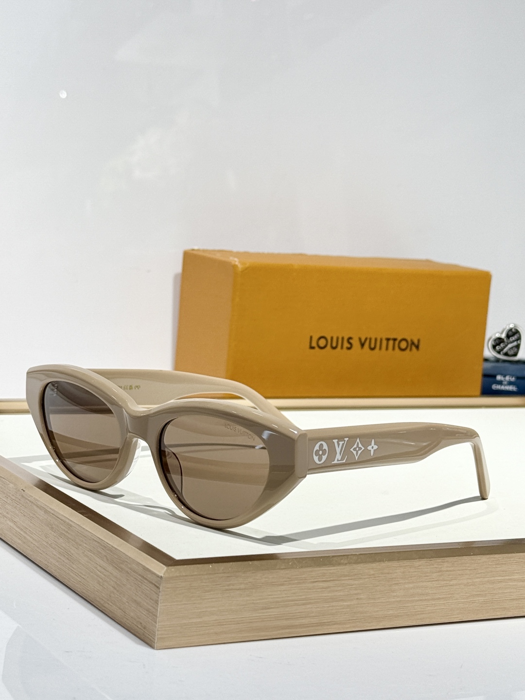  LOUIS VUITTO*
MODEL：Z2680U
SIZE54口19-150

