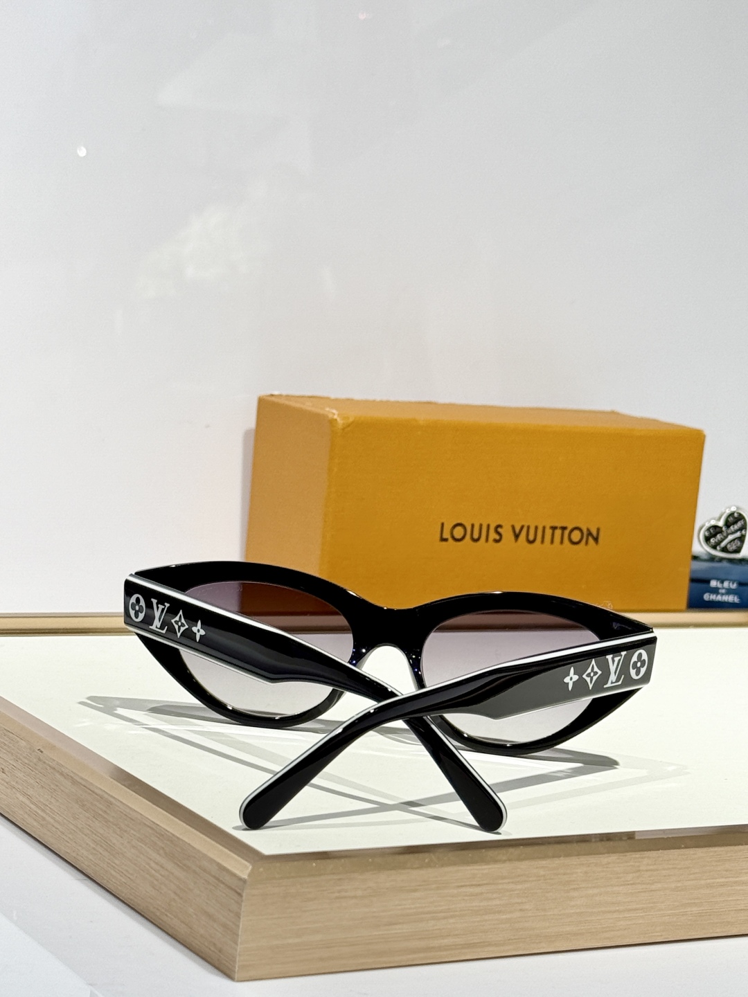  LOUIS VUITTO*
MODEL：Z2680U
SIZE54口19-150

