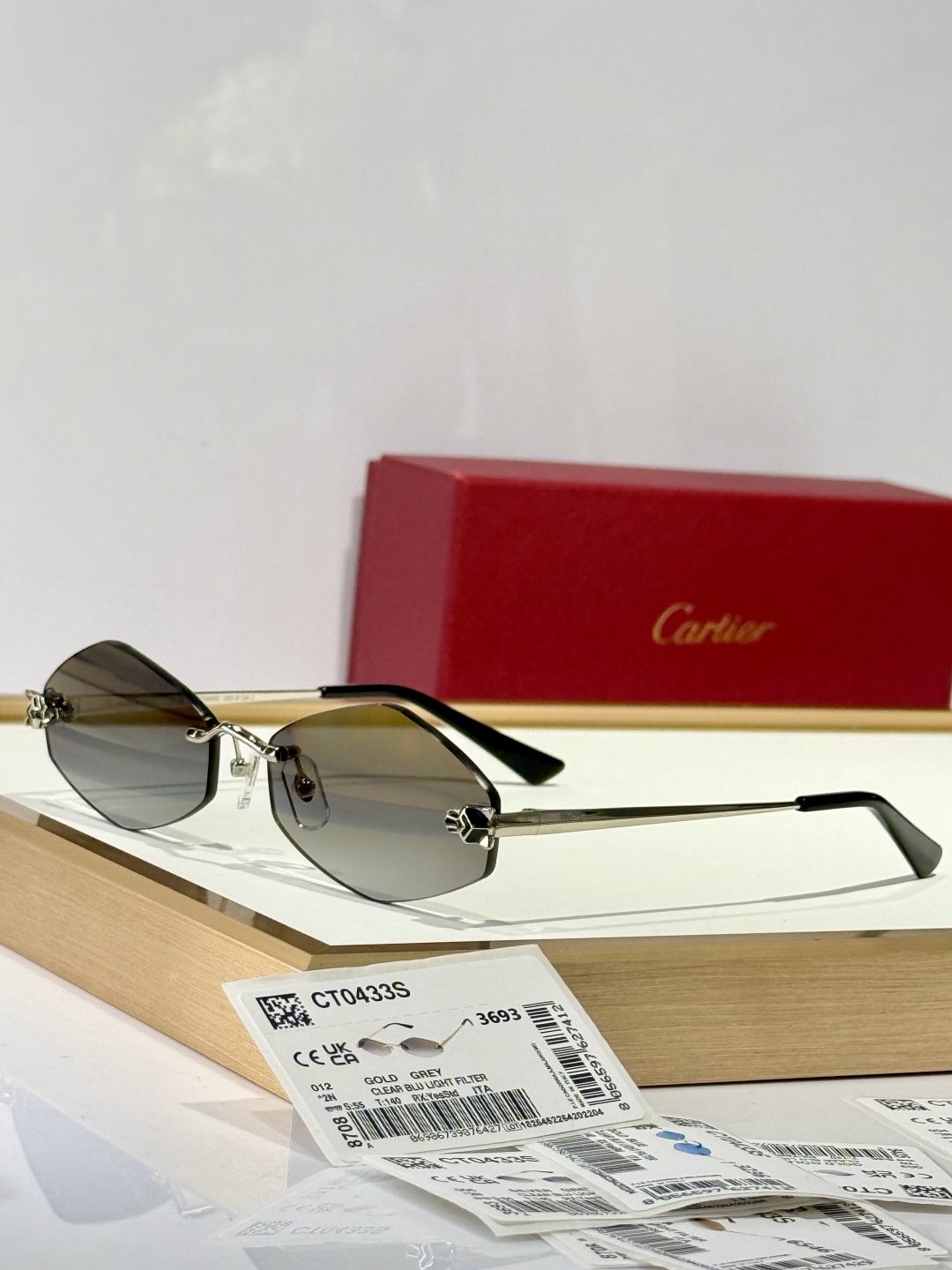  Cartier💘
Mod：CT0433S
Size：55-20-140
专属定制品质
zP 打版
高精
