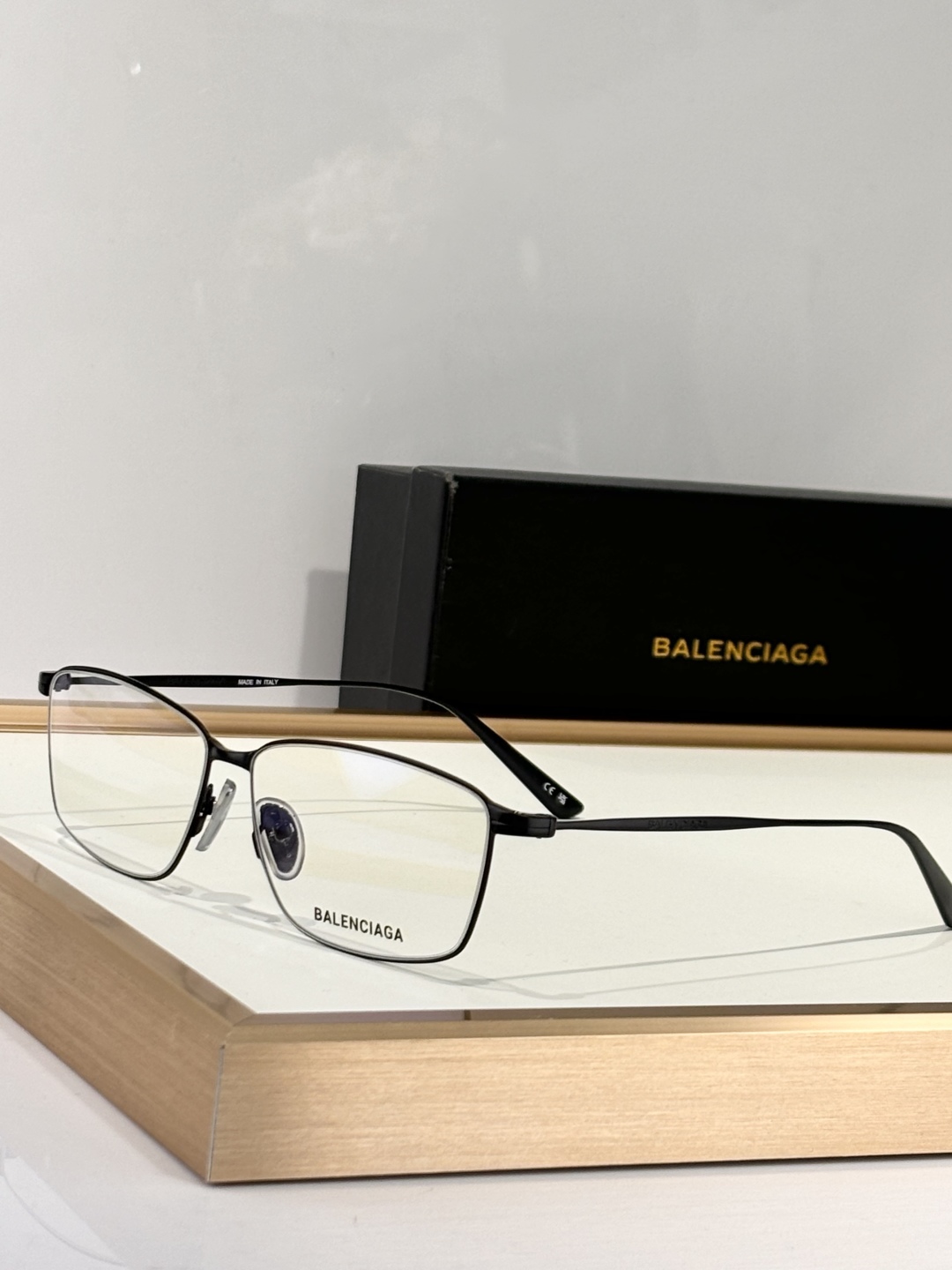  BALENCIAG*
MODEL：BB0415O
SIZE：64口14-145
杨超越同款