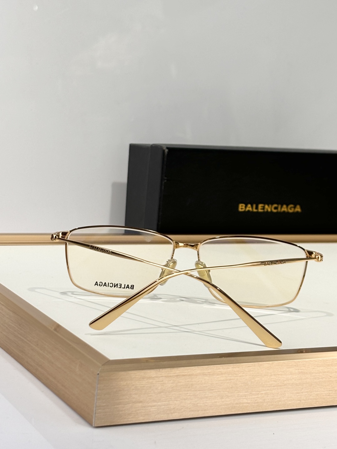  BALENCIAG*
MODEL：BB0415O
SIZE：64口14-145
杨超越同款