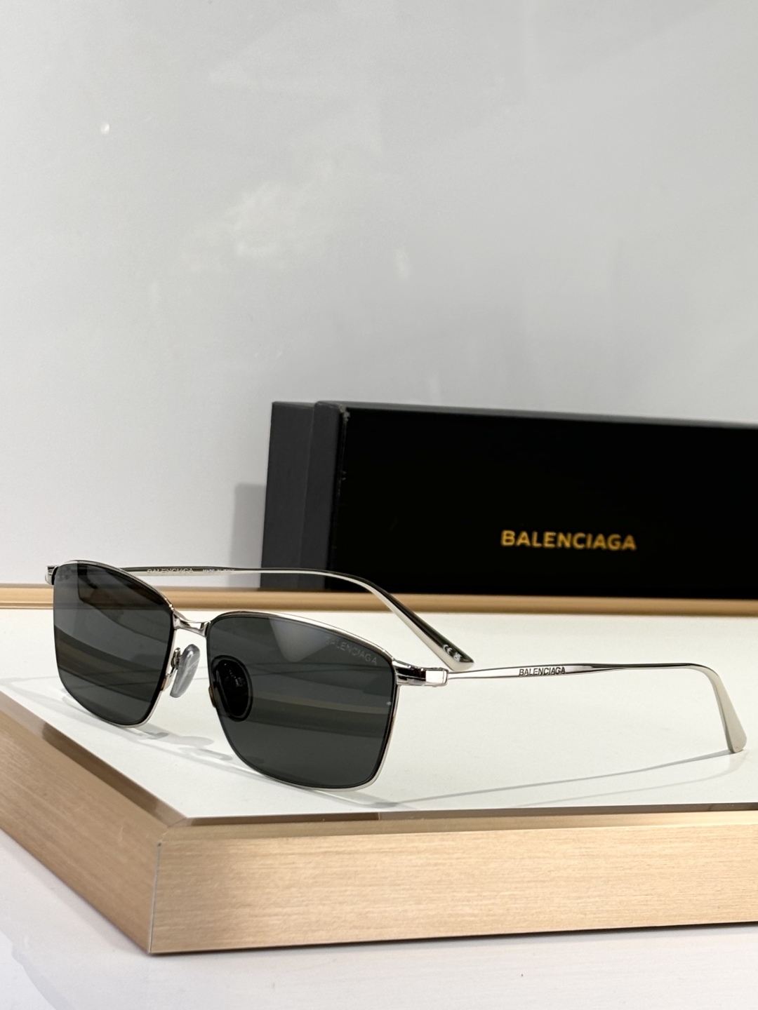 BALENCIAG*
MODEL：BB0415O
SIZE：64口14-145
杨超越同款