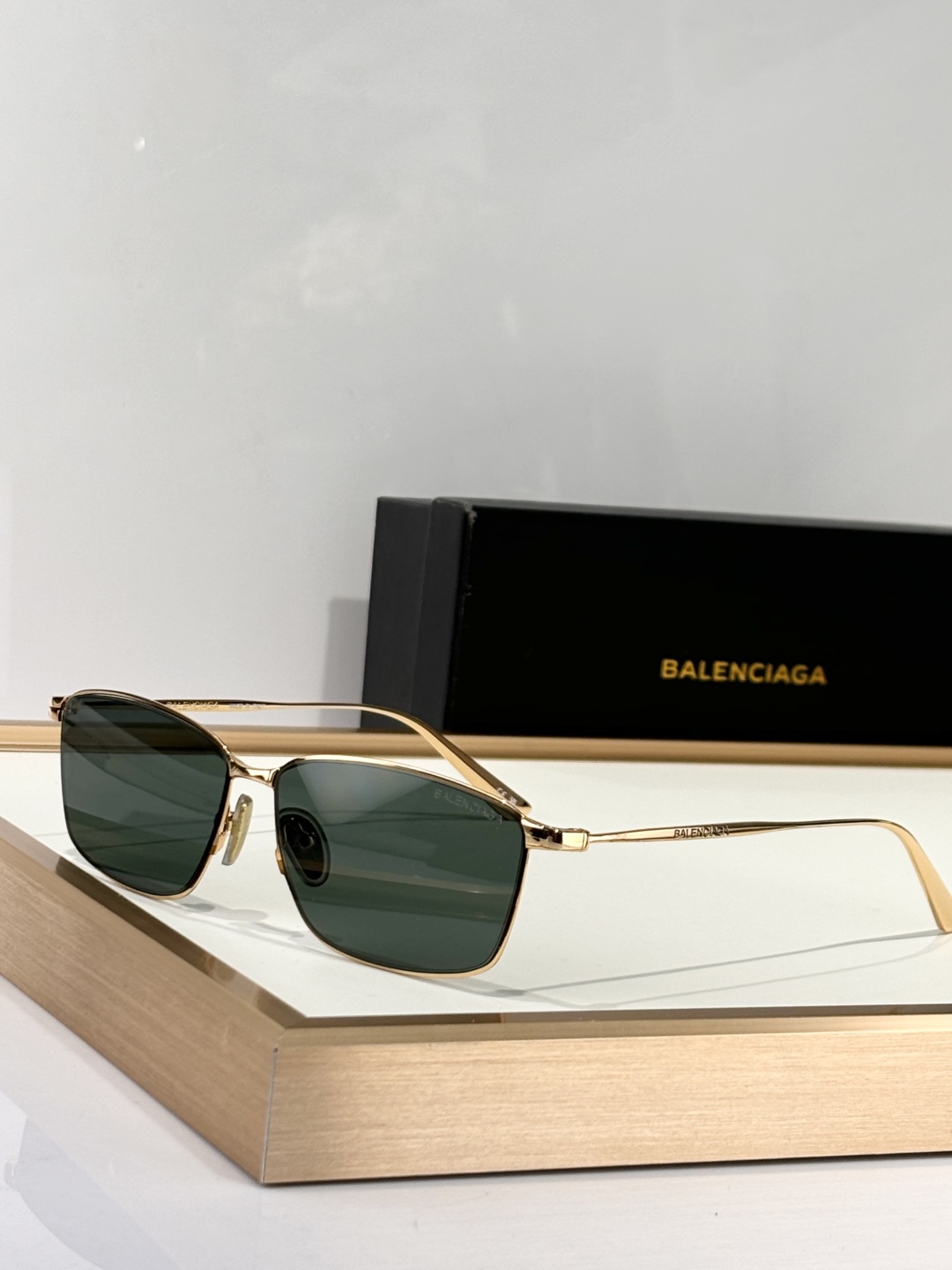  BALENCIAG*
MODEL：BB0415O
SIZE：64口14-145
杨超越同款