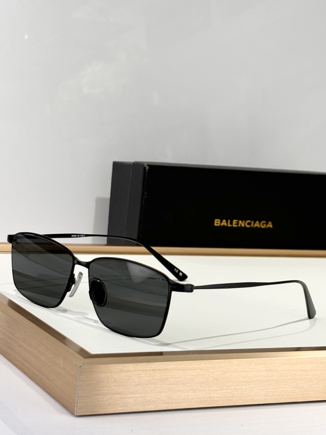  BALENCIAG*
MODEL：BB0415O
SIZE：64口14-145
杨超越同款