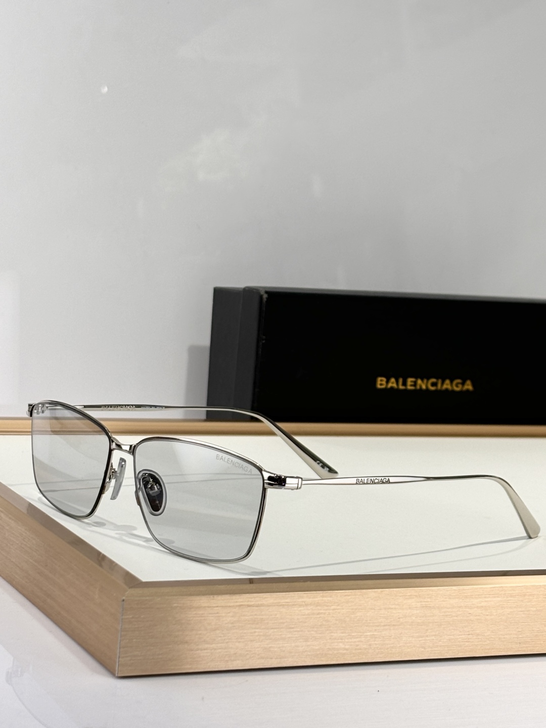  BALENCIAG*
MODEL：BB0415O
SIZE：64口14-145
杨超越同款