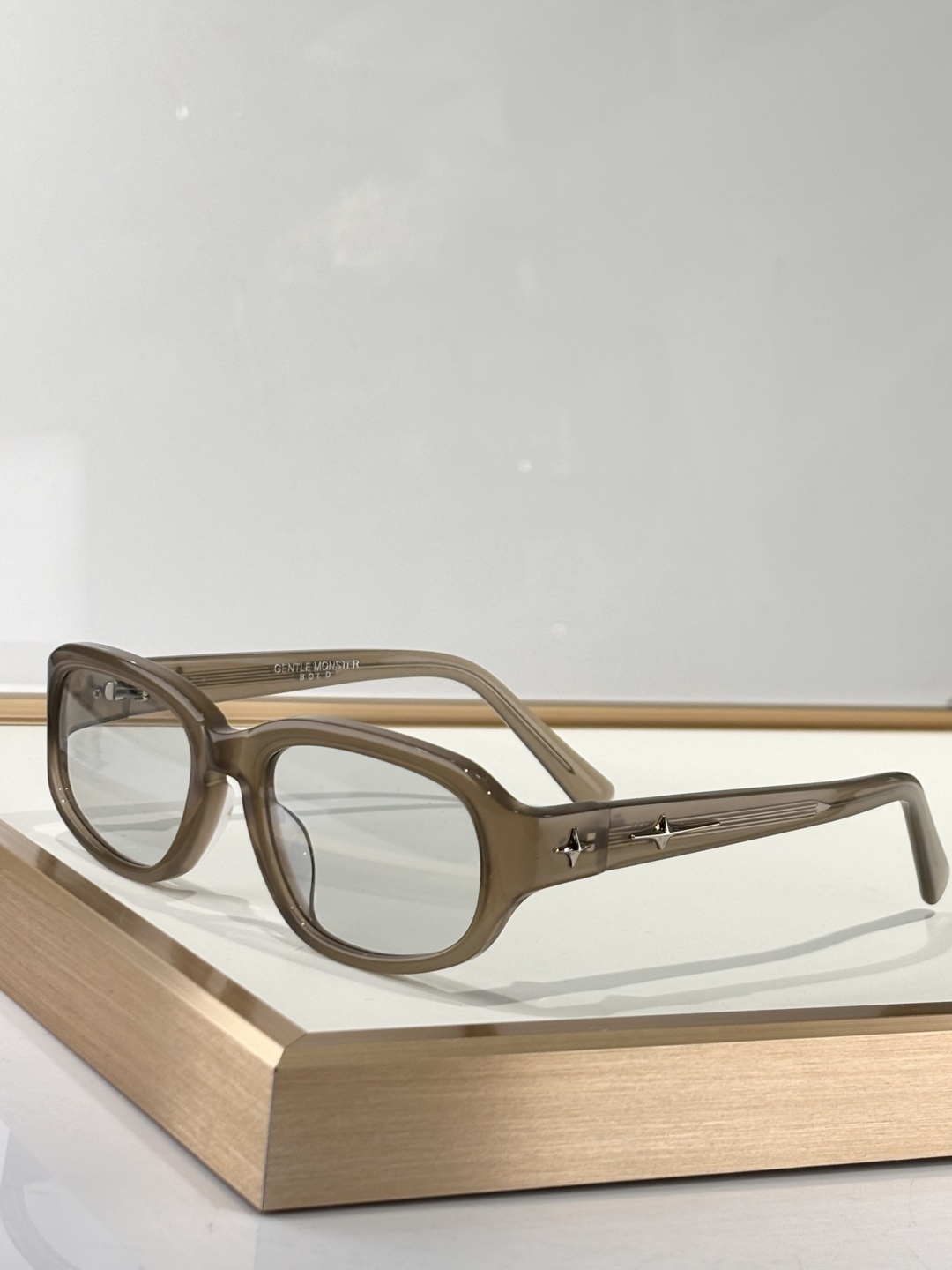  GENTLE MONSTE
MODEL：RNA
SIZE：57口20-135
