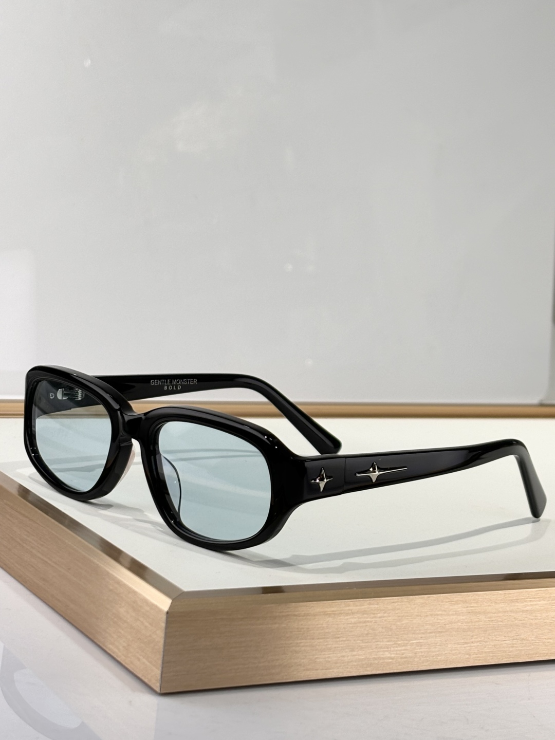  GENTLE MONSTE
MODEL：RNA
SIZE：57口20-135

