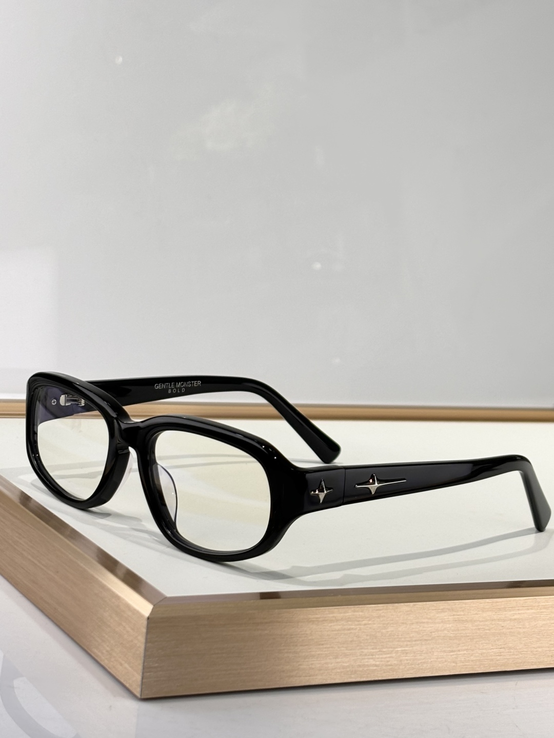  GENTLE MONSTE
MODEL：RNA
SIZE：57口20-135
