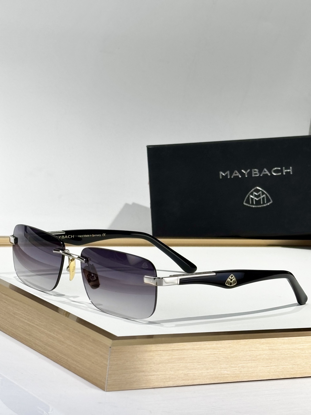  Maybach eyewear  
MODTHE ARTIST I
Siz 61-18-145

