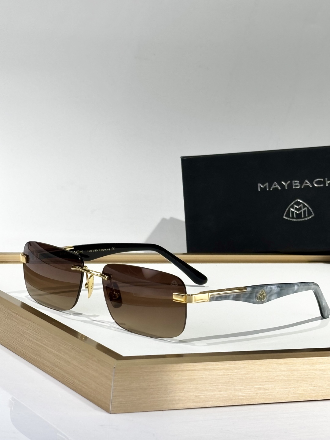  Maybach eyewear  
MODTHE ARTIST I
Siz 61-18-145
