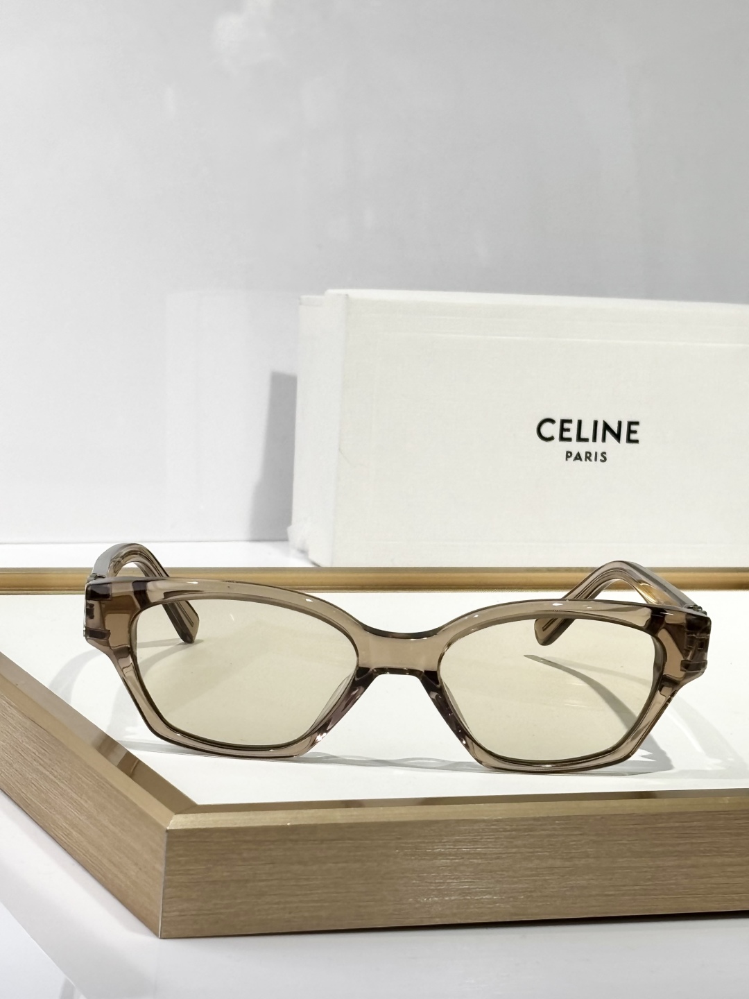  CELIN*
凯旋门logo
MOD：CL40524
Size：52口19-140 

