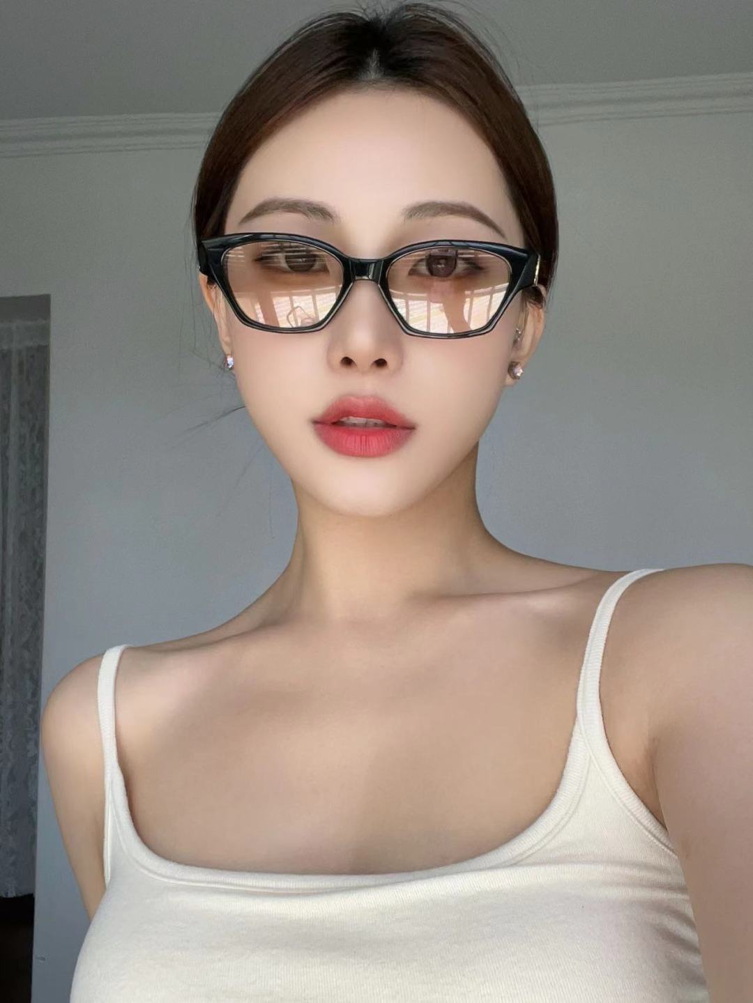  CELIN*
凯旋门logo
MOD：CL40524
Size：52口19-140 


