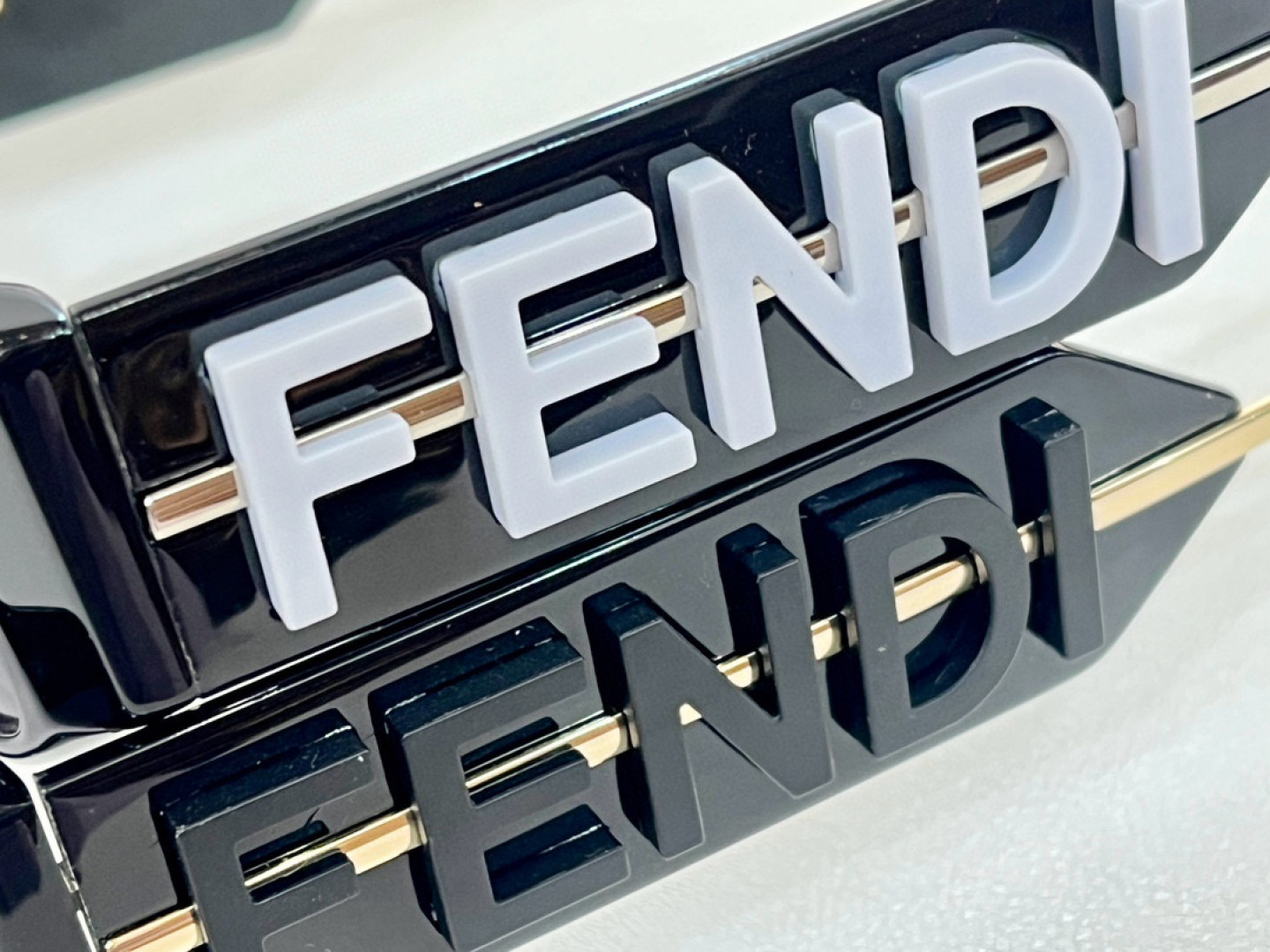  Fendi*
FE40108U
SIZE51口23-140✔️
