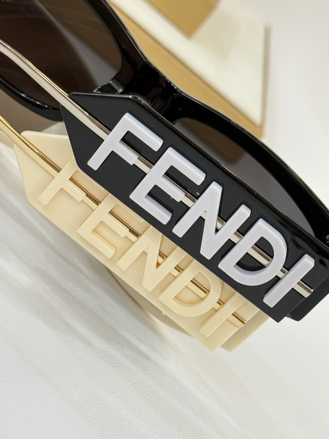  Fendi*
FE40108U
SIZE51口23-140✔️
