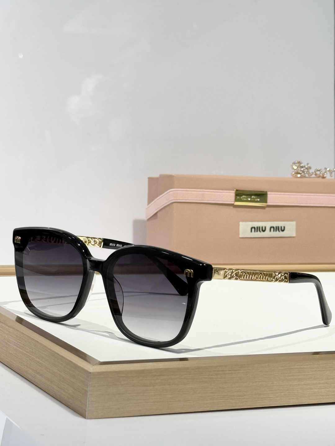  MIU MI*
MOD：SUM 70N
Size：55口18 145，
