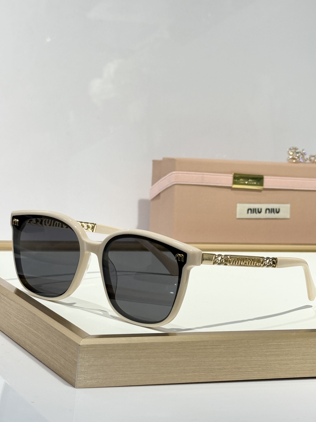 MIU MI*
MOD：SUM 70N
Size：55口18 145，
