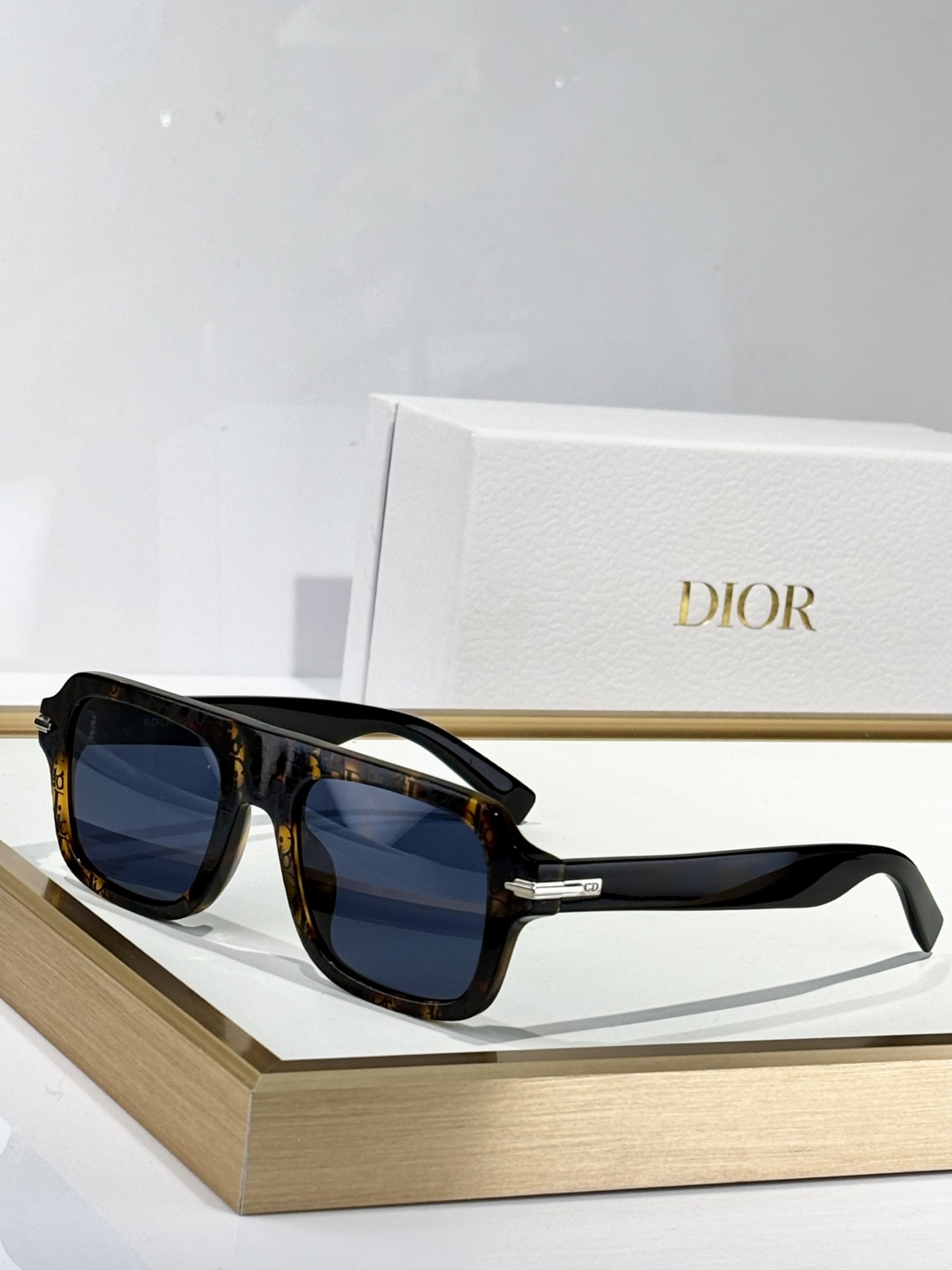  DIOR
MOD：DIORBLACKSUIT
Size：52口20 150
