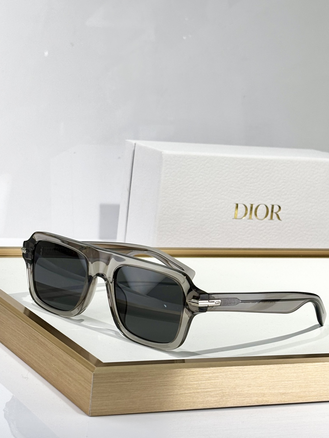  DIOR
MOD：DIORBLACKSUIT
Size：52口20 150
