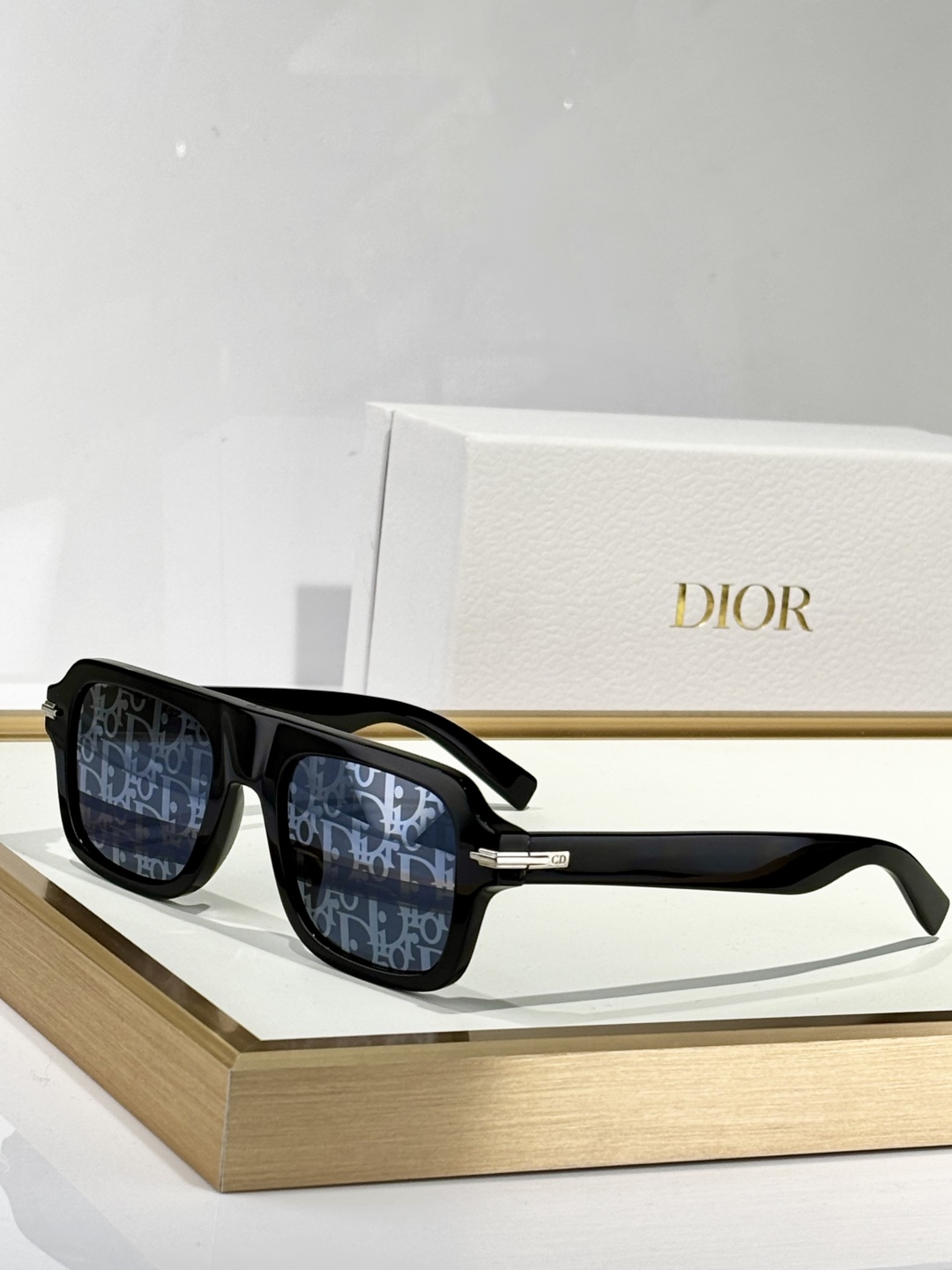  DIOR
MOD：DIORBLACKSUIT
Size：52口20 150
