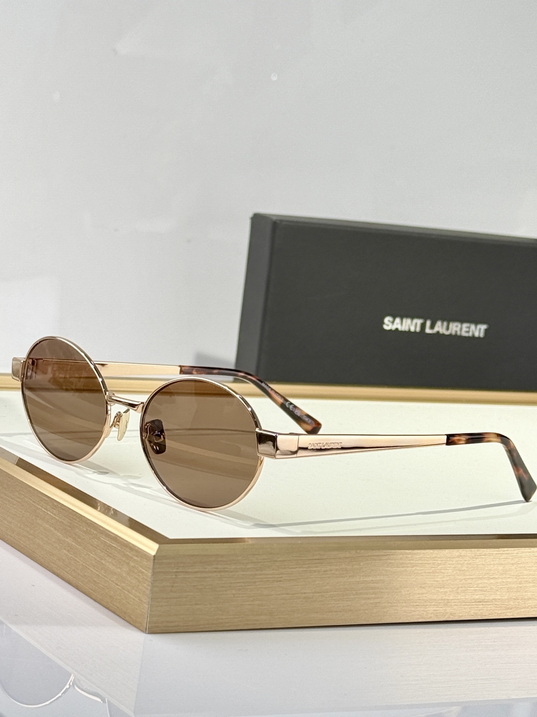  认准品质
首批原版开发
SAINT LAUREN*
MODEL：SL692
SIZE：55口19-14