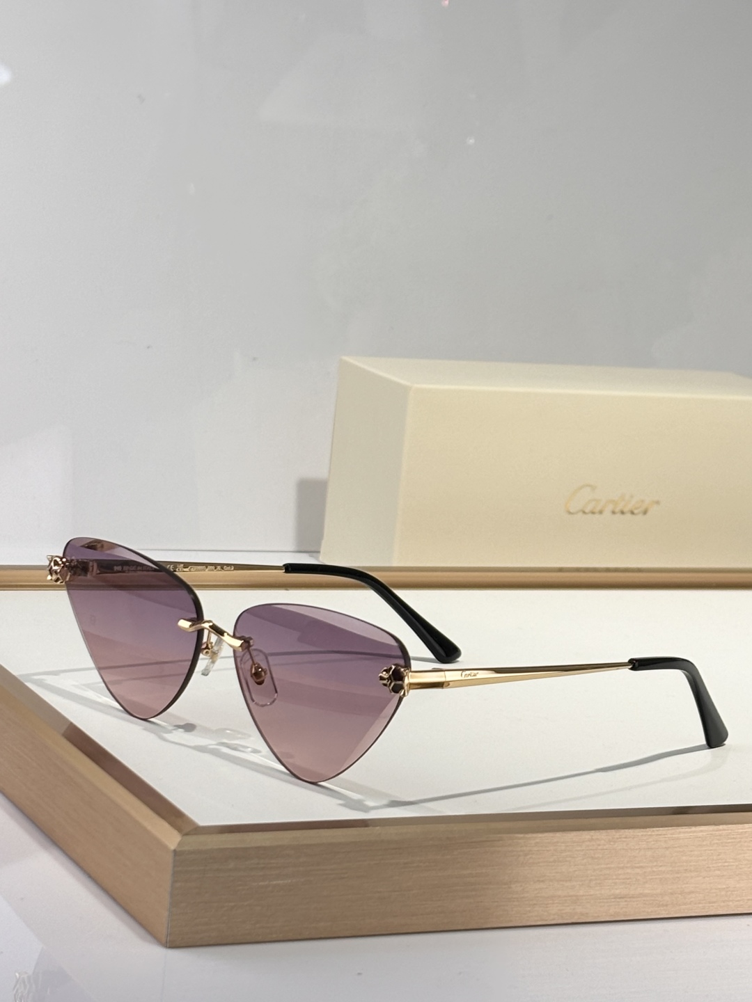 Photo chromic lenes 
ToP quality 
Cartier
CT0399S
si