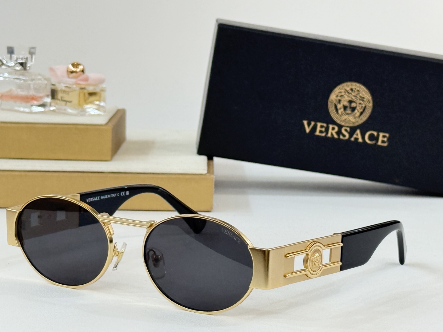  磨砂五金质感更高级
Versace
VE2264
Size54-21-145
