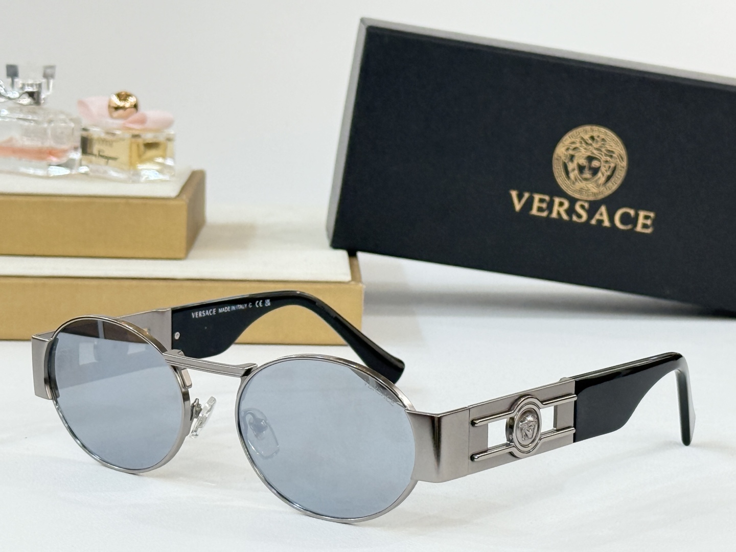  磨砂五金质感更高级
Versace
VE2264
Size54-21-145
