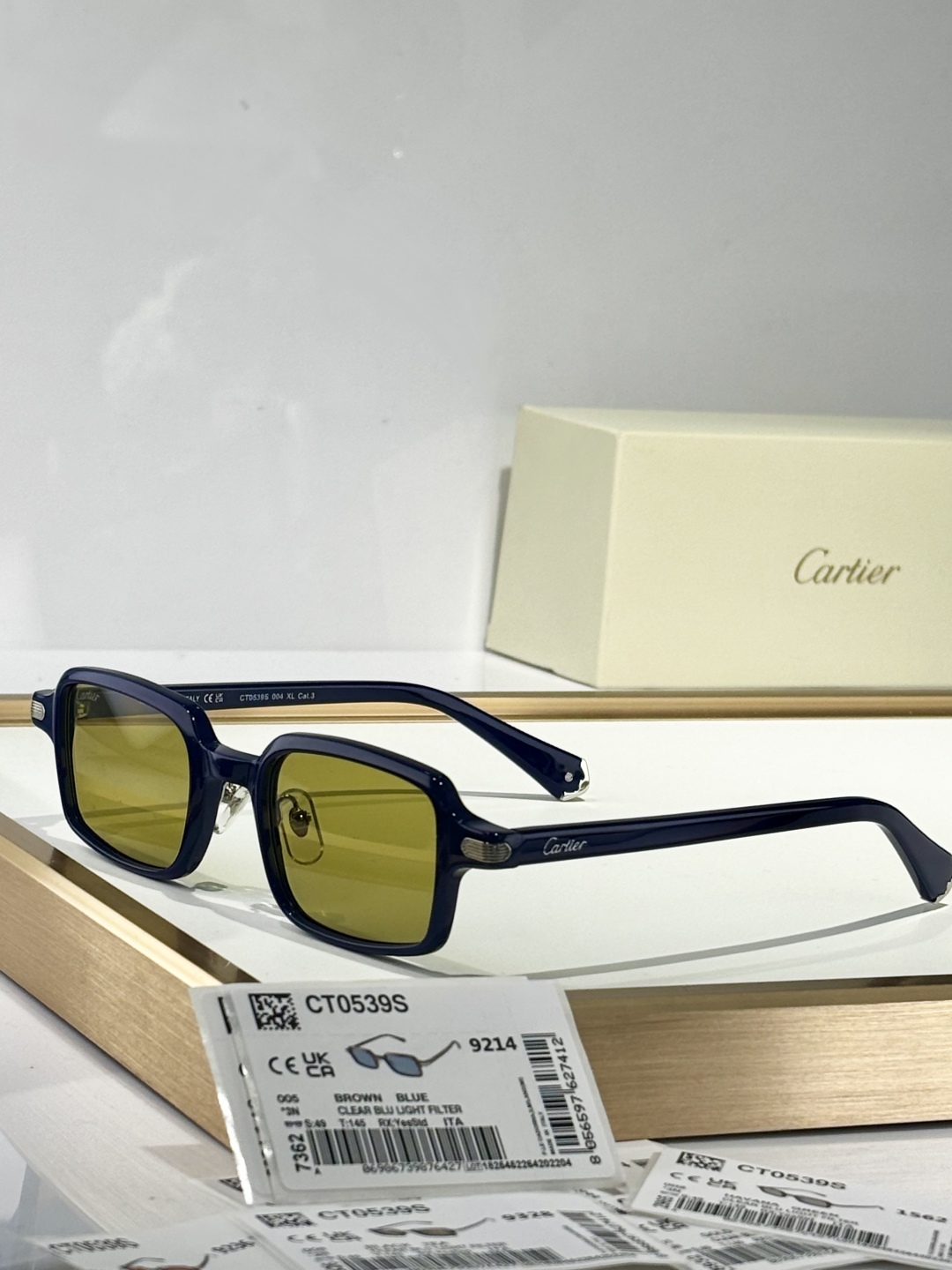 ss25 Cartier
ToP quality
Photo chromic光致变色 
Première