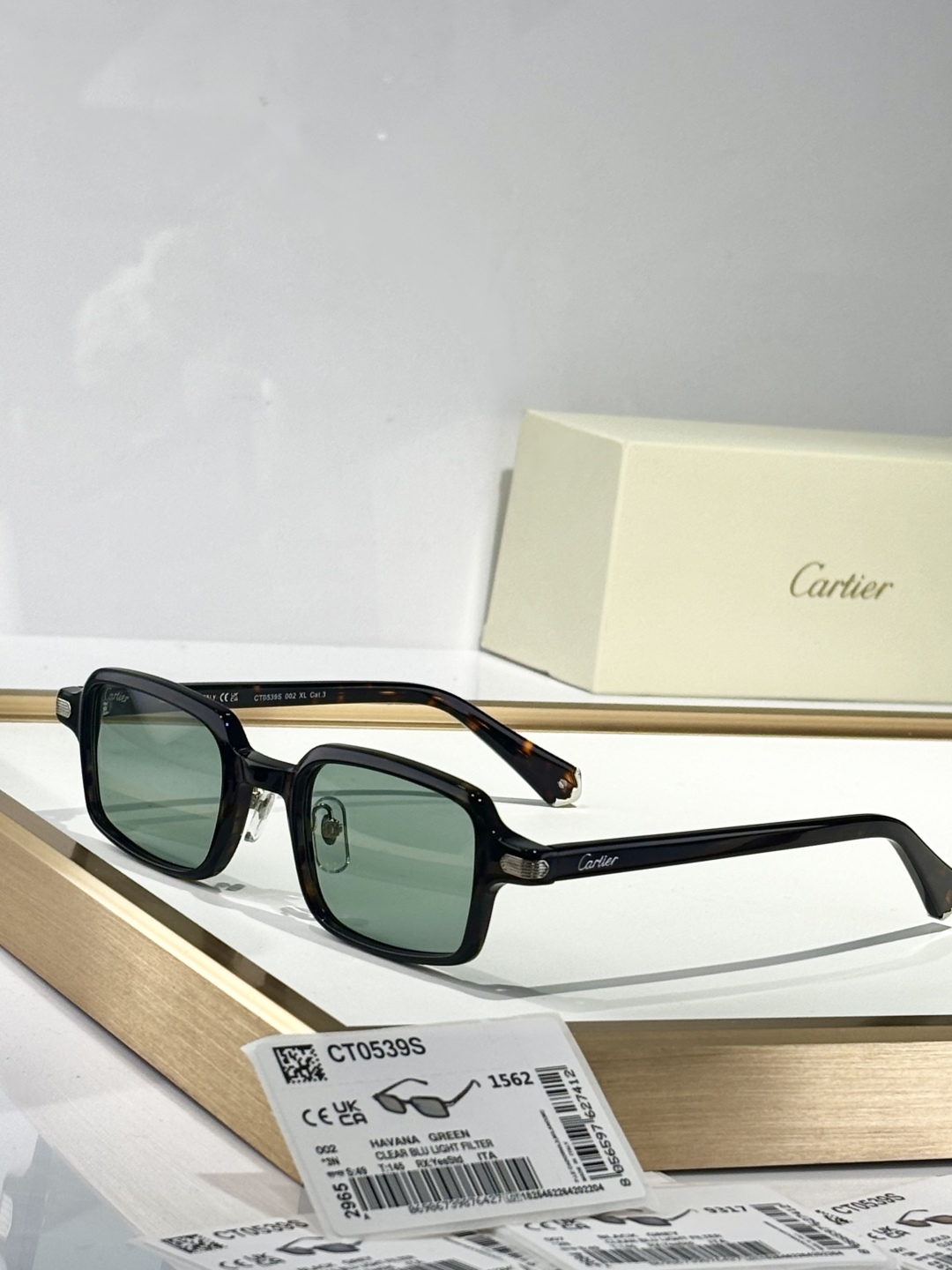 ss25 Cartier
ToP quality
Photo chromic光致变色 
Première