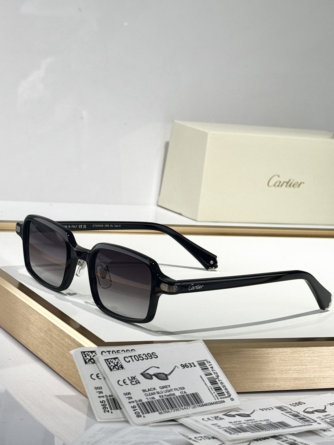 ss25 Cartier
ToP quality
Photo chromic光致变色 
Première